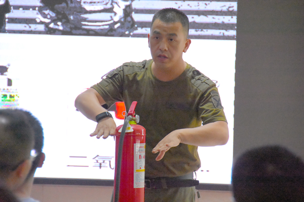 尊龙凯时防雷开展消防培训学习