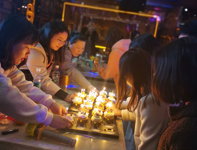 HIGH唱KTV！——尊龙凯时防雷第一期员工生日会