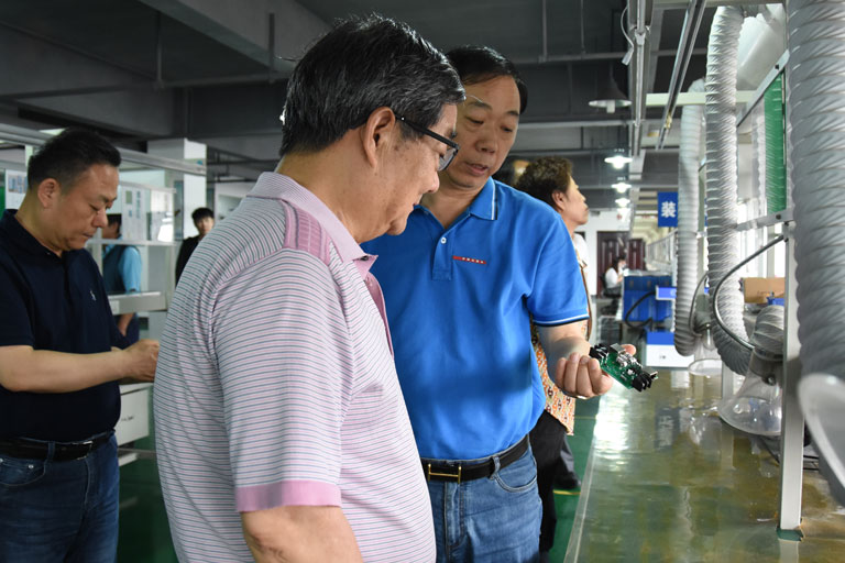 中国气象服务协会领导莅临尊龙凯时防雷调研