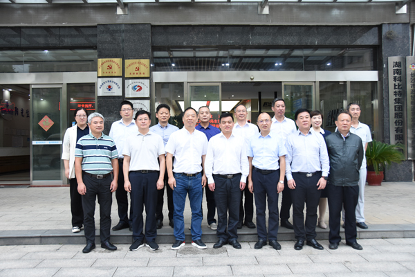 湖北省人大农委主任冯仲凯一行莅临尊龙凯时调研指导